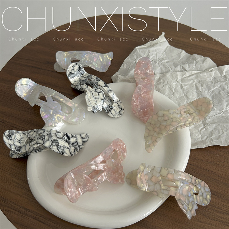 The 2023 new style of color-changing gradient acetate hair clip for women's back head, duckbill-shaped hair clip, hairpin, and high-end headwear details Picture