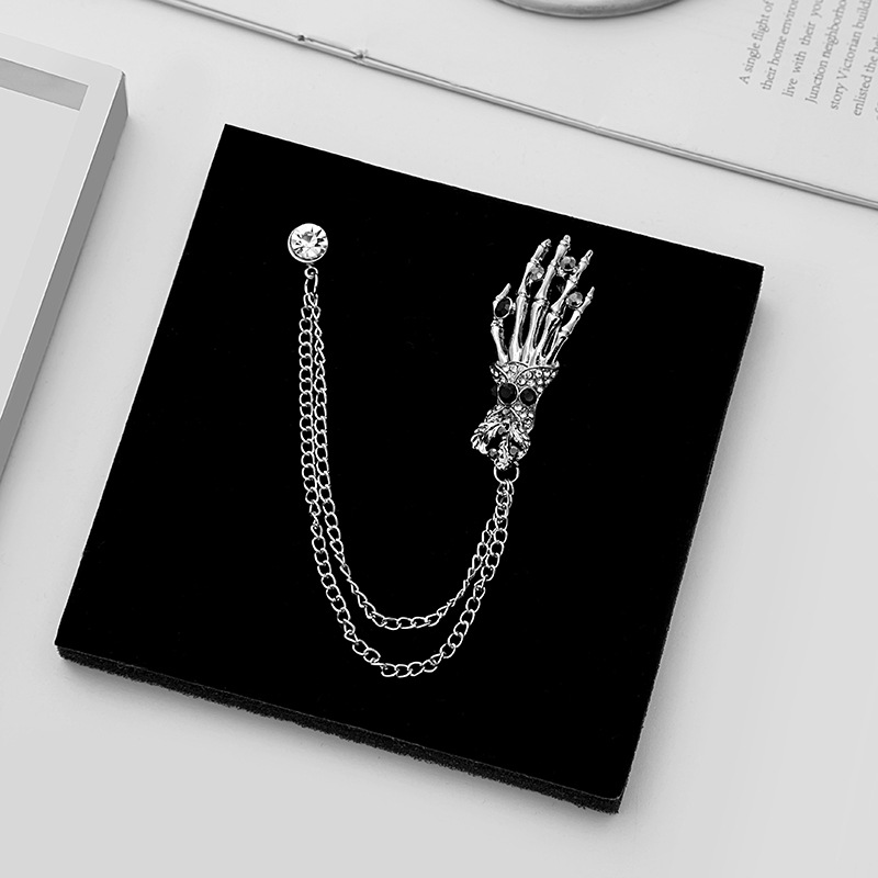 European and American fashion, British retro, diamond-encrusted skull, palm bone, multi-layer chain, tassel collar, pin, brooch Specification drawing
