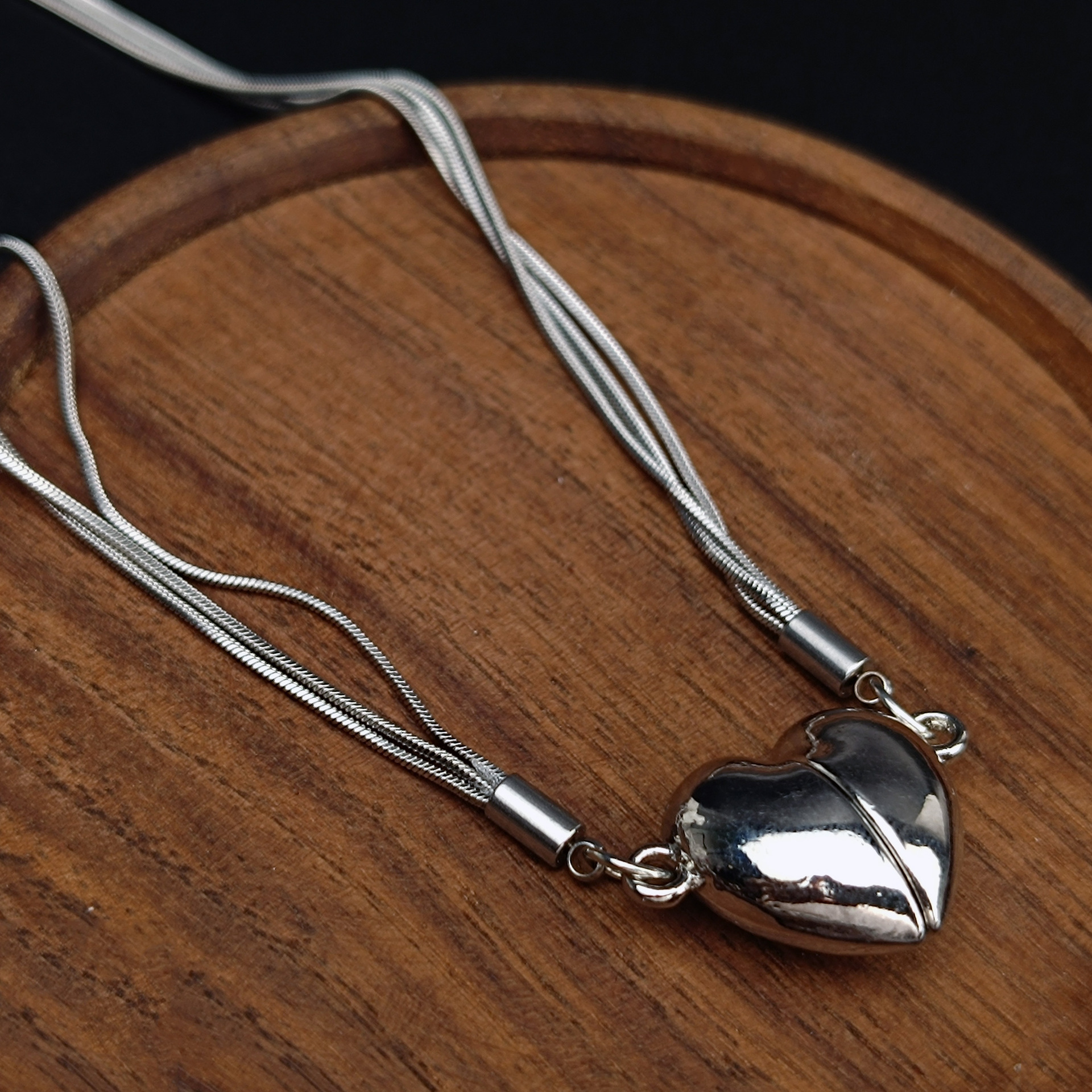 2024 New layered geometric titanium steel necklace, cold style, niche hip-hop pendant, collarbone chain, sweater chain wholesale Application Scenario