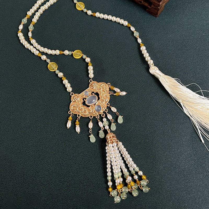 New Chinese-style peace lock, "Fu" character pearl tassel necklace, retro Chinese trend style collarbone chain, Hanfu-style neckpiece full figure