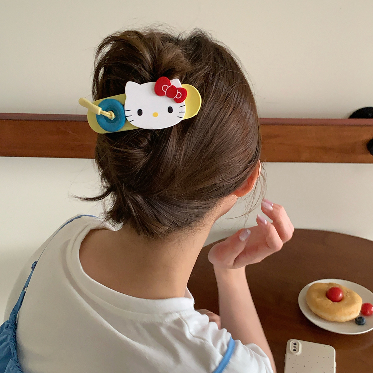 Color-blocking KT cat button hair clip, side clip, Korean duckbill clip, half bun hair clip, cute dopamine hair accessory Specification drawing