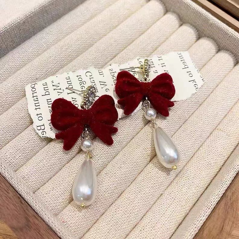 Wine red velvet bow pearl earrings exude a sweet and girlish charm. Long and high-end New Year earrings for autumn and winter Application Scenario