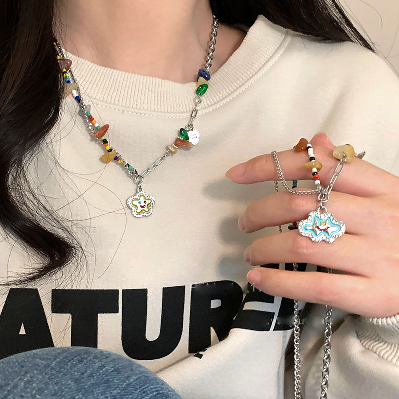 A playful and colorful flower smiling titanium steel necklace for women. Summer dopamine beaded collarbone chain that won't fade Specification drawing