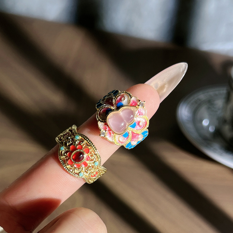 A retro new Chinese-style butterfly flower ring with hollowed-out enamel gourd, a unique and fashionable index finger ring in a women's court style details Picture