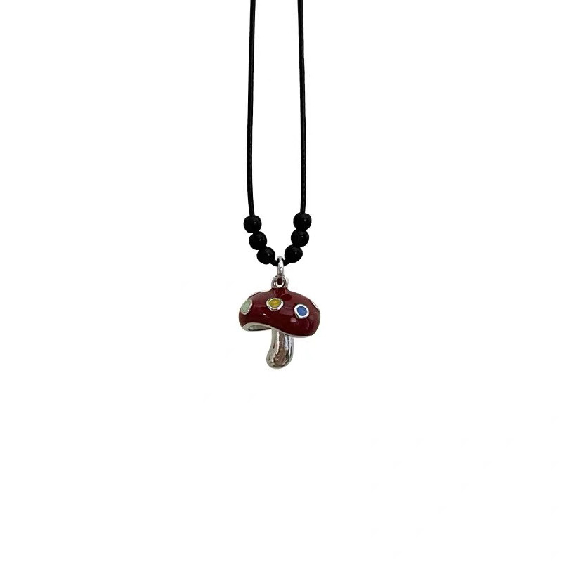 A new trendy spray-painted red heart-shaped mushroom drawstring necklace for women in autumn and winter, a cute and niche collarbone chain Item Picture