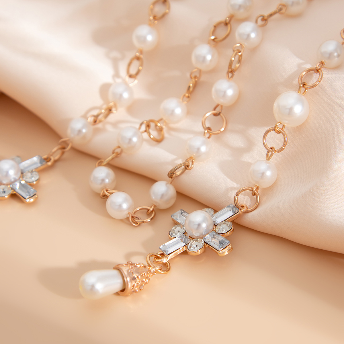 European and American cross-border jewelry, cold style cross pearl necklace set, unique and versatile, tassel alloy collarbone chain Application Scenario