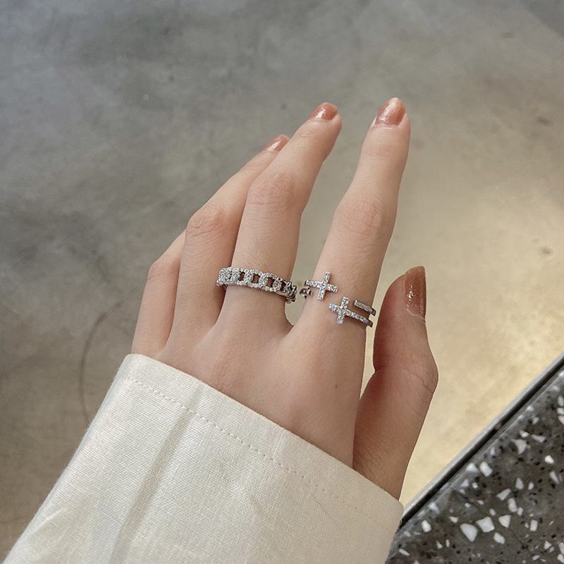 The exquisite cross-shaped zircon open ring in a cold style is fashionable and versatile on Instagram, with a light luxury and high-end feel. It's a trendy and cool food ring full figure