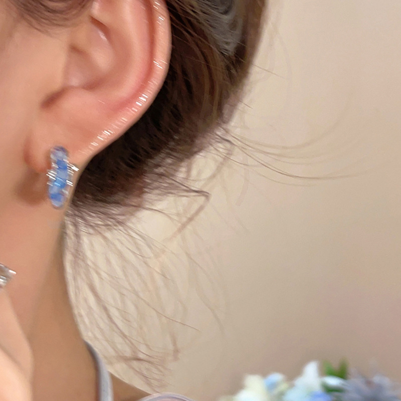 Hong Kong-style light blue zircon stud earrings, a trendy and niche design for women on Instagram, exude a sense of high-end sophistication. They are a unique, retro and individual ear accessory Application Scenario