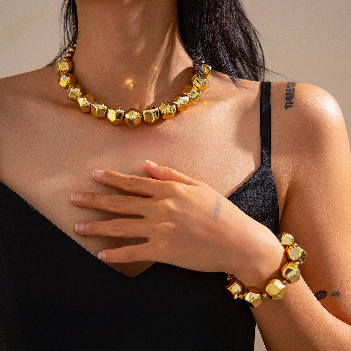 European and American cross-border jewelry, fashionable round cut edge CCB necklace set, simple irregular large beaded necklace full figure