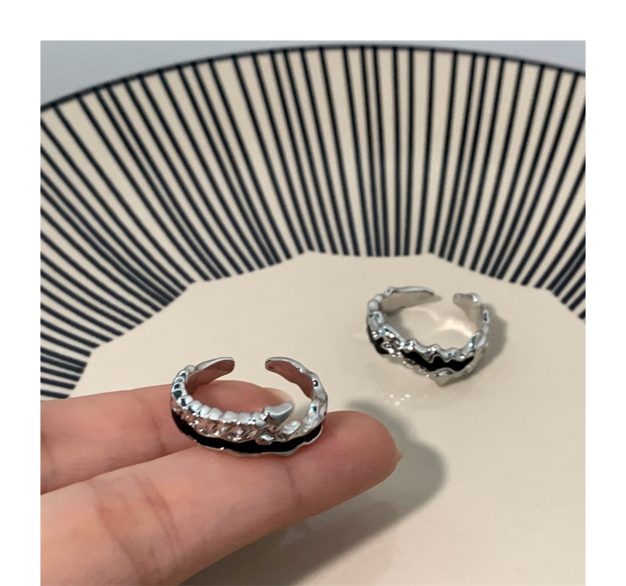 Dark texture drip glaze open ring, a unique design for women, fashionable and individual, new trendy, light luxury and high-end index ring Specification drawing