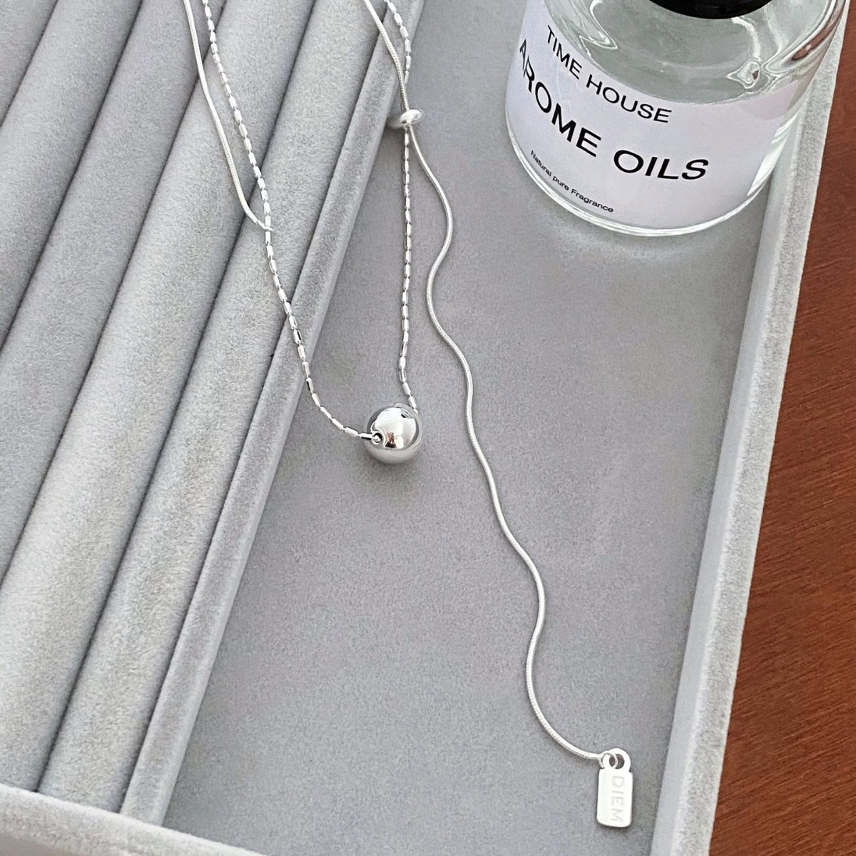 A niche asymmetrical double-layer geometric spherical necklace for women's fashionable, individual, simple and versatile sweater chain Item Picture