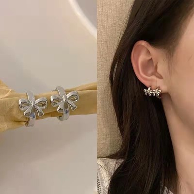 Silver bow three-piece set of earrings, a cool and fashionable style for women, versatile stud earrings, a new type of earrings from 2025 details Picture