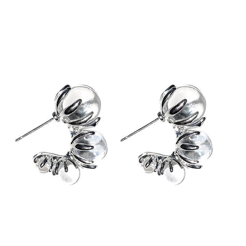 Unique ice-transparent beaded earrings, a trendy and niche design for women on Instagram, high-end stud earrings, and a cold and elegant style, are popular online earrings Item Picture