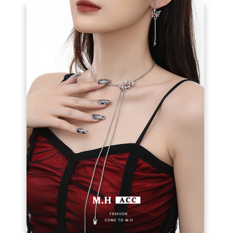 A high-end crown necklace with a retro design sense, a new versatile sweater chain, a women's high-end, light luxury, original and niche accessory Specification drawing