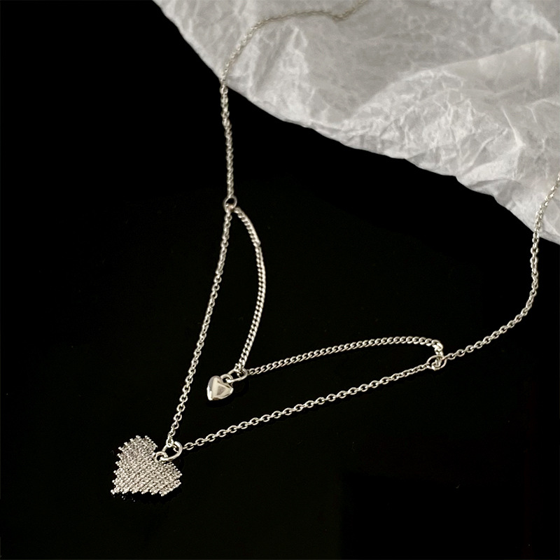 Heart-shaped necklace for women, summer style, design sense, niche and light luxury collarbone necklace, 2023 new style Application Scenario
