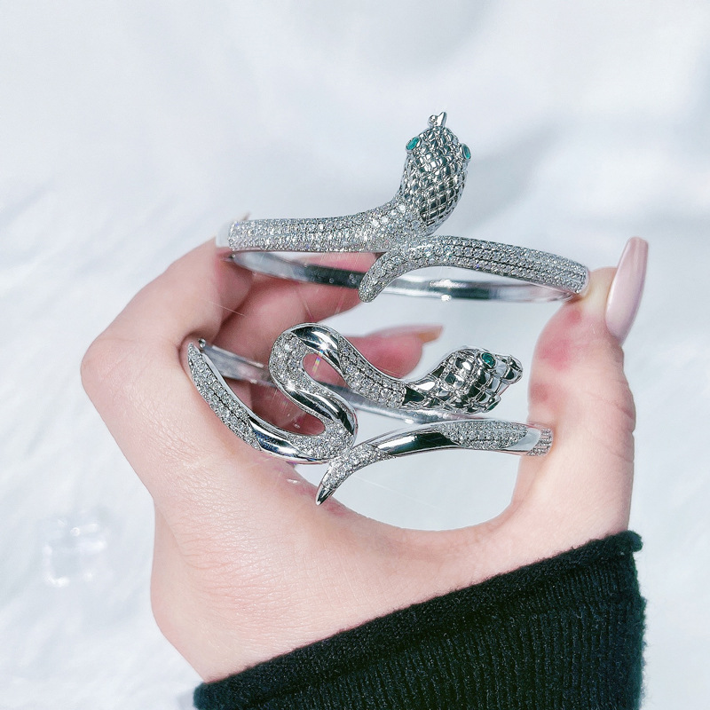 High-end, niche design, cold style, dragon-shaped bracelet, women's light luxury, exquisite and fashionable temperament, snake bracelet, trendy and cool accessory Specification drawing