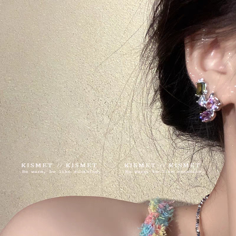 Barbie is Q! Geometric micro-inlaid zirconium stud earrings with a light luxury and high-end feel, unique earrings, a new bestseller for women in 2025 details Picture