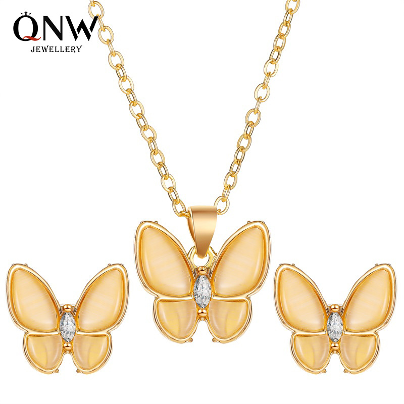 The new set of jewelry from Europe and America is simple and versatile. It features an elegant cat's eye butterfly necklace and white mother-of-pearl butterfly earrings full figure