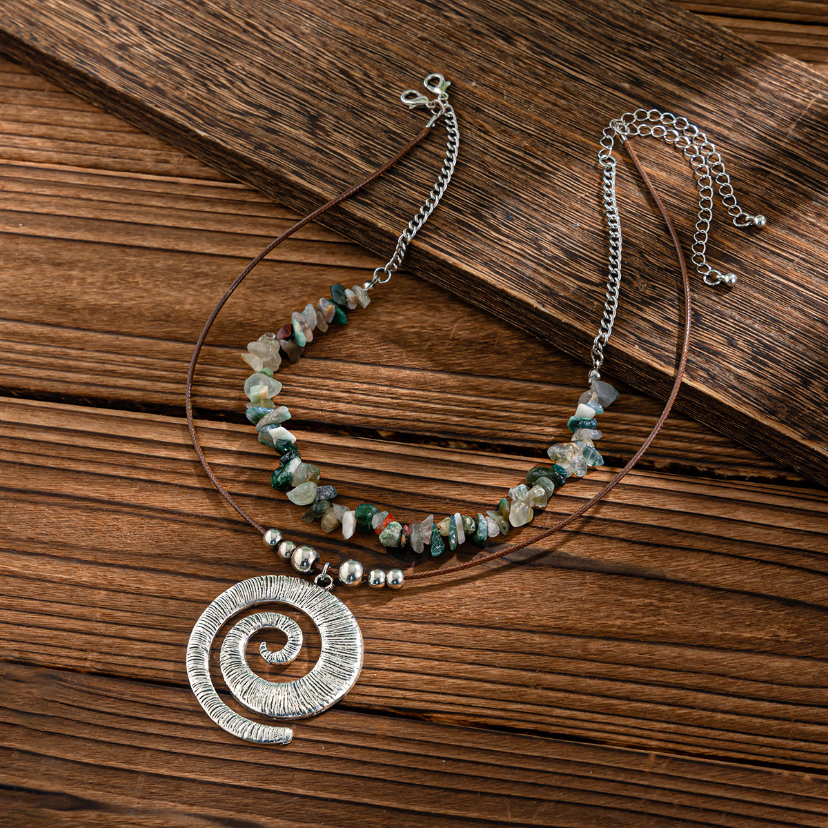 European and American cross-border jewelry, Bohemian striped spiral alloy necklace, retro leather wax rope pendant, collarbone chain Application Scenario