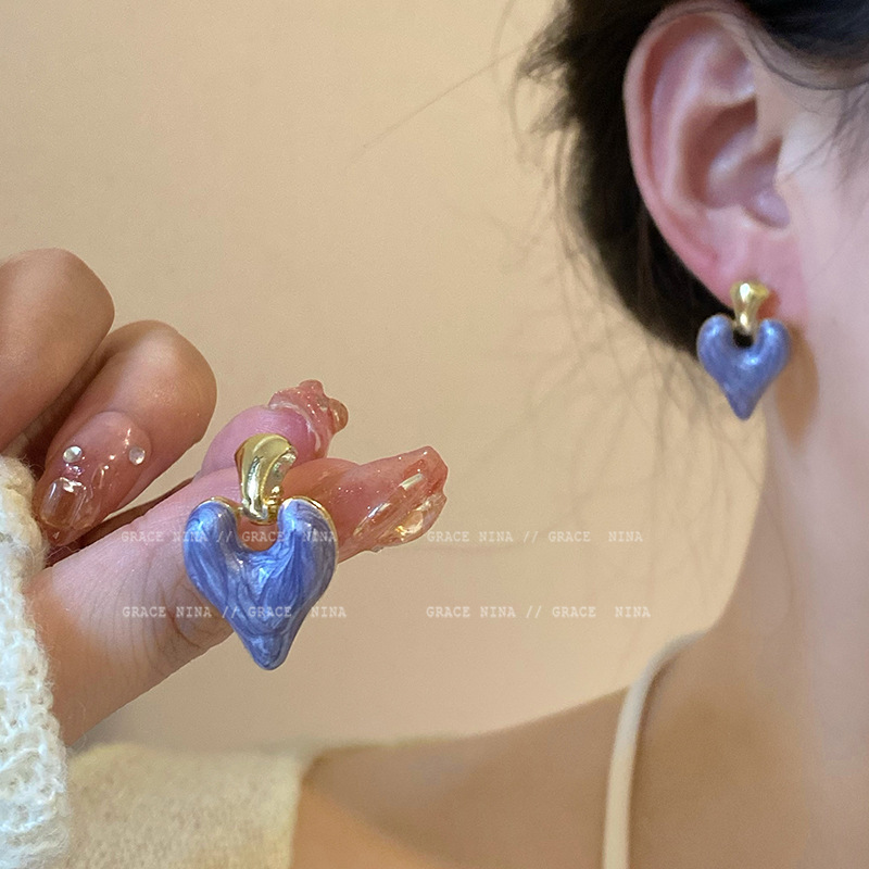 Romantic ~ Glazed heart-shaped earrings, feminine elegance and high-end sophistication, niche stud earrings, new 2025 accessories Application Scenario