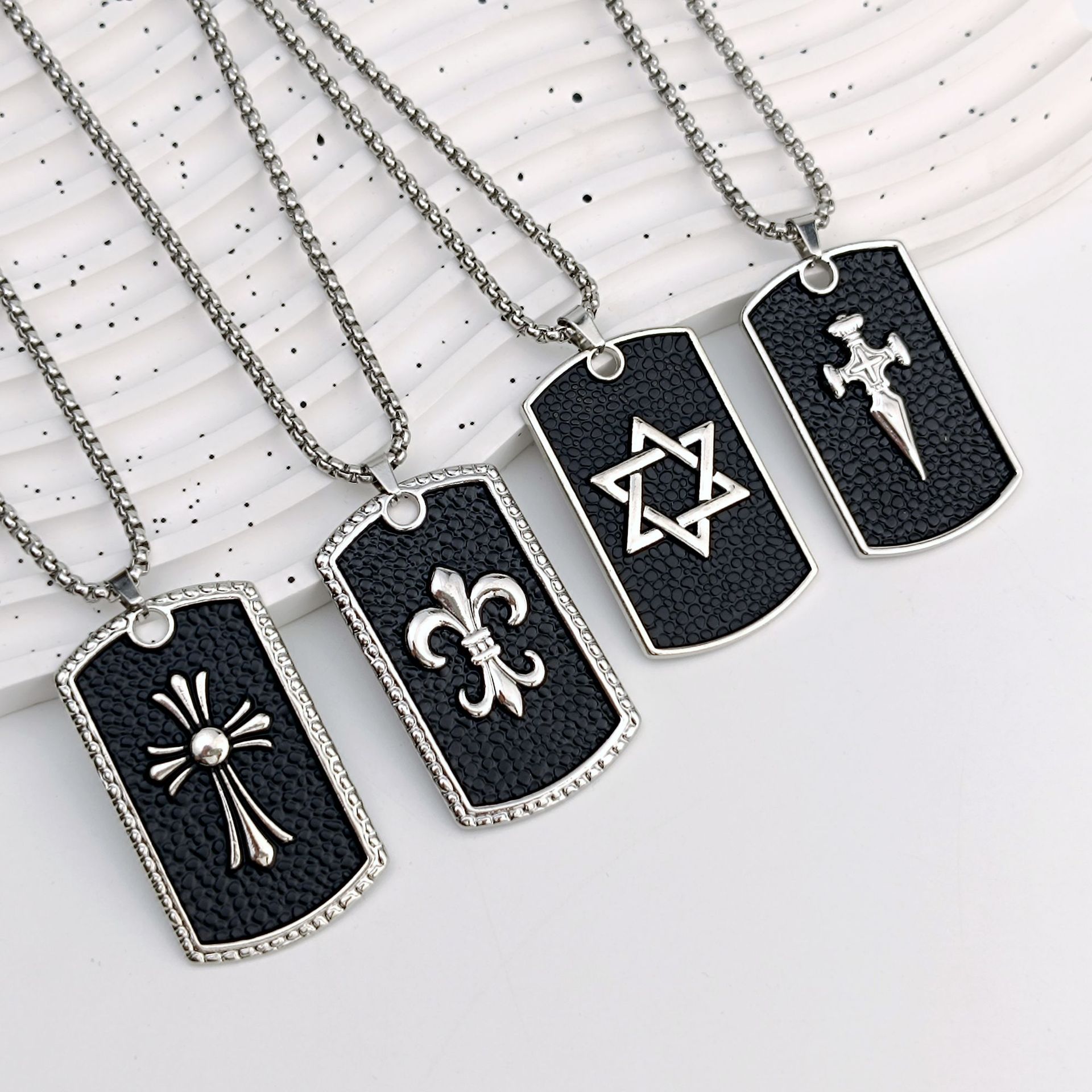 European and American fashion, non-fading, personalized military brand necklace, women's hiphop, simple and personalized hoodie, sweater chain, pendant accessory full figure