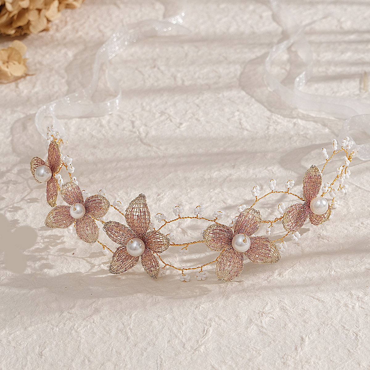 Bride's hair accessories: Millet bead beaded hair accessories, forest-style hand-woven flower braided headband, retro pearl headband Application Scenario