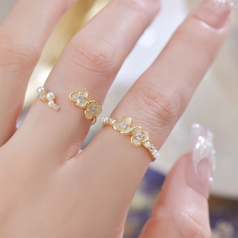 French oil-dripping camellia pearl open ring, feminine, niche design, stylish and high-end enamel color ring full figure