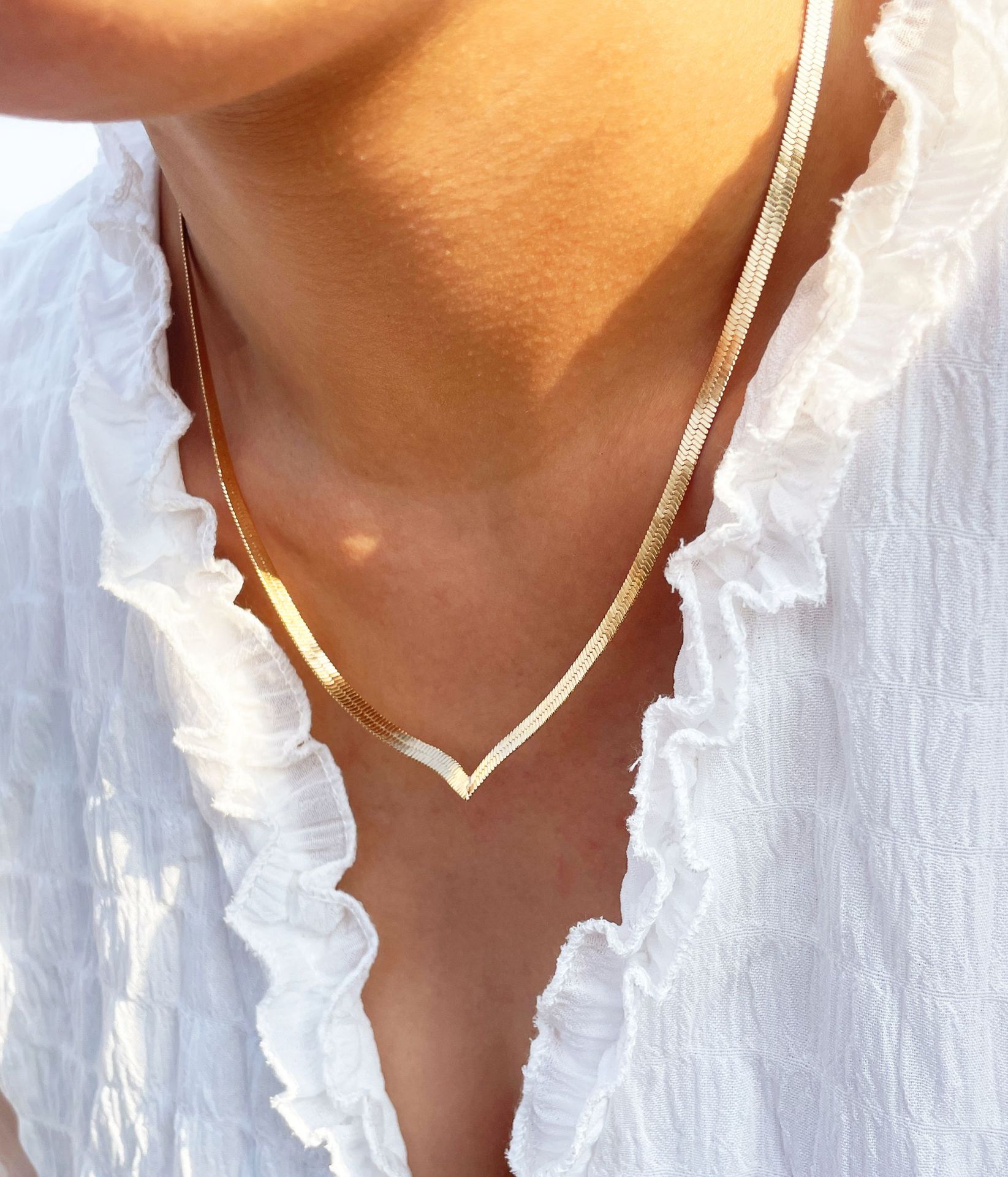 European and American cross-border jewelry hip-hop metal street style snake bone necklace, cold and simple style, geometric V-shaped necklace for women full figure