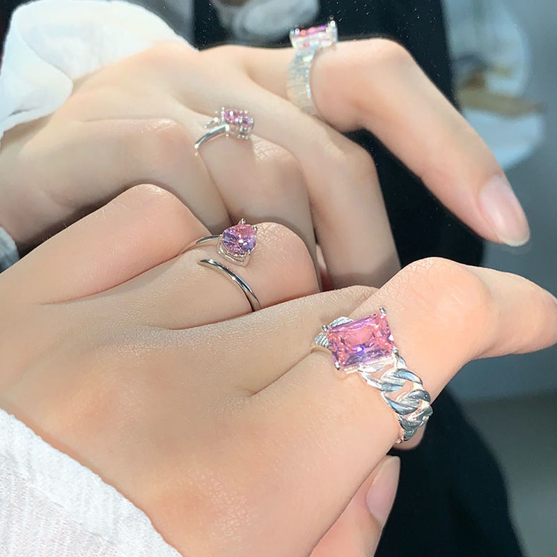 A niche design sense, a cool and sweet style, a zircon pink girlish heart ring with an open opening, exuding a high-end feminine charm full figure