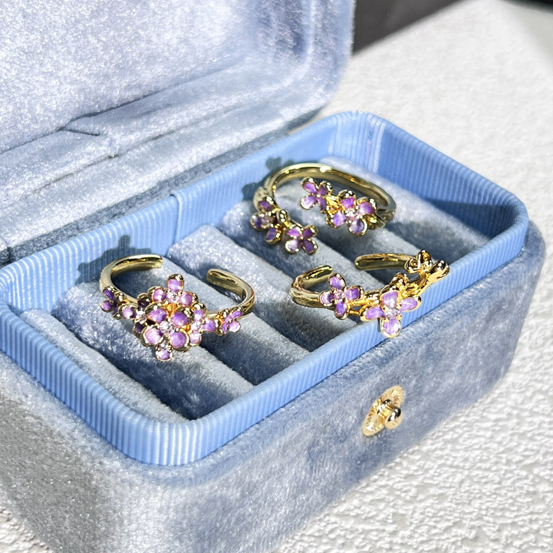 A delicate and elegant oil painting style ring with a touch of ethereal violet iris, a sweet and delicate floral combination ring for women Specification drawing