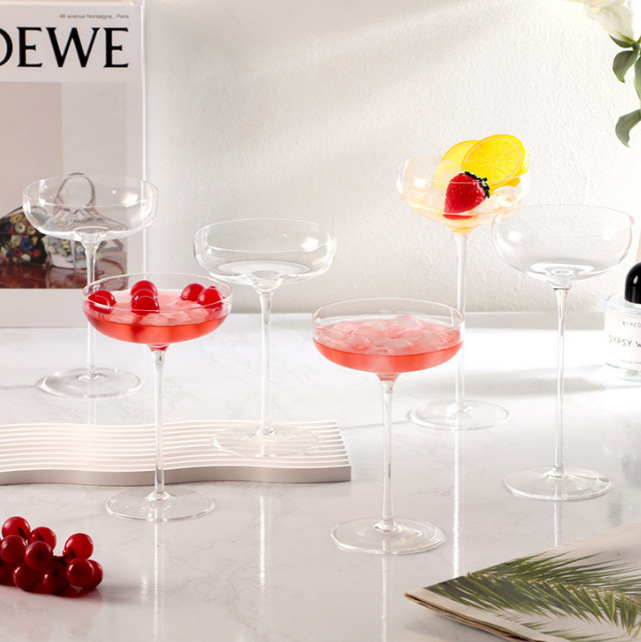 Ultra-thin crystal glass cocktail glasses, bar margherita glasses, shallow saucer high-footed sweet wine glasses, martini glasses full figure