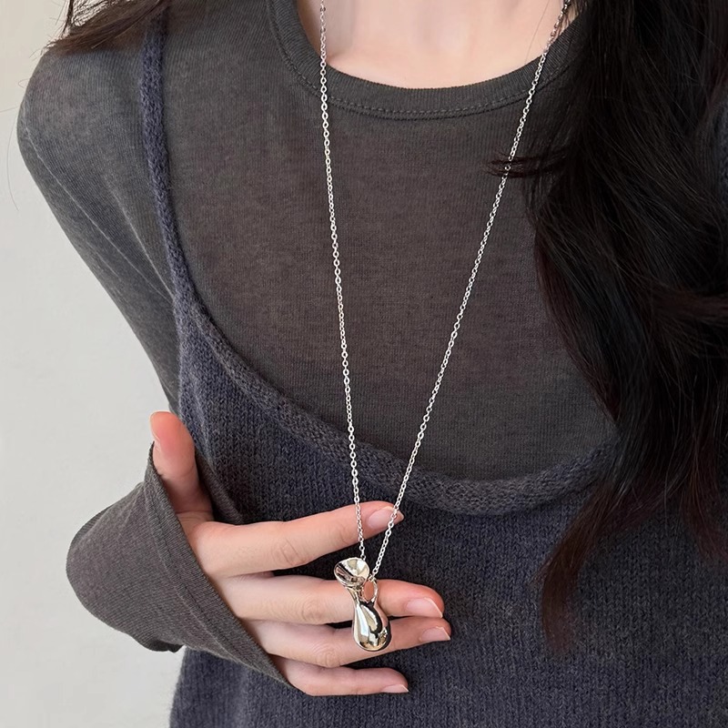 Metal woven bag, long necklace, women's Korean niche Instagram, personalized, fashionable and versatile neck chain, sweater chain details Picture