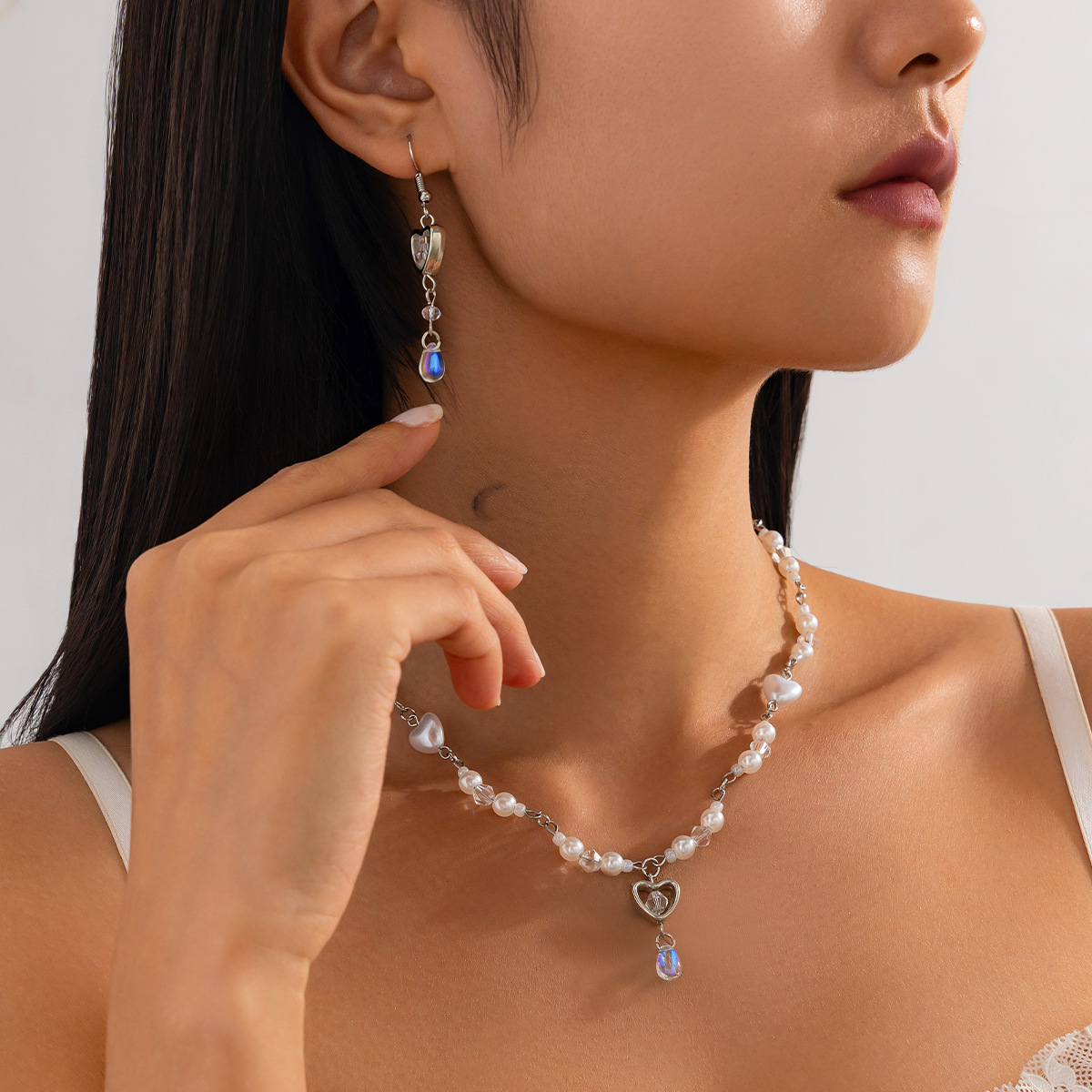 European and American cross-border jewelry design sense pearl beaded collarbone chain, fresh and cute heart-shaped alloy pendant necklace set full figure