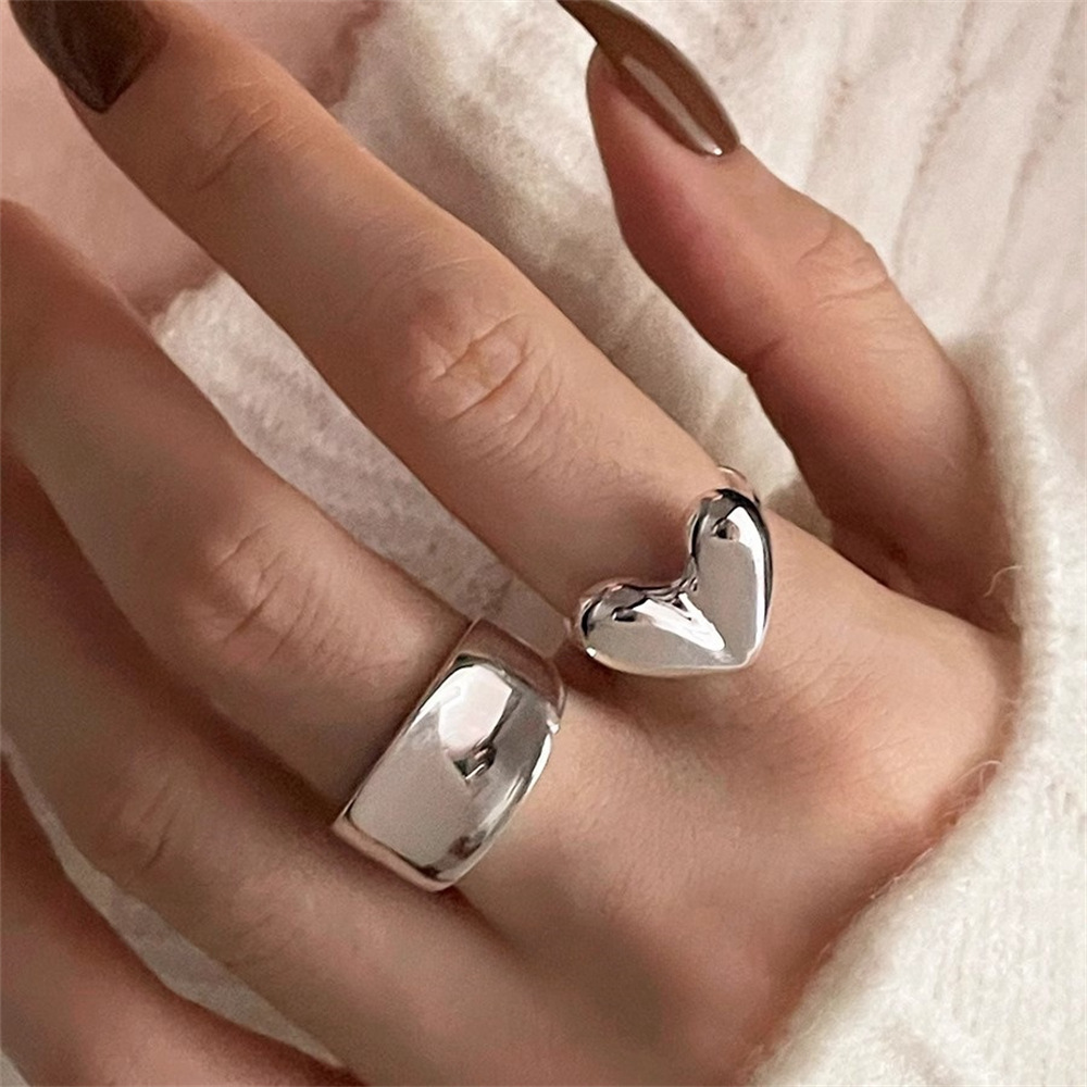 925 sterling silver smooth three-dimensional heart-shaped ring for women, high-end niche design, personality, ins cold style, non-fading ring full figure