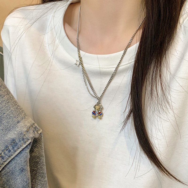 Silver astronaut bear hoodie necklace, women's light luxury and niche design, hip-hop style long sweater chain accessory details Picture