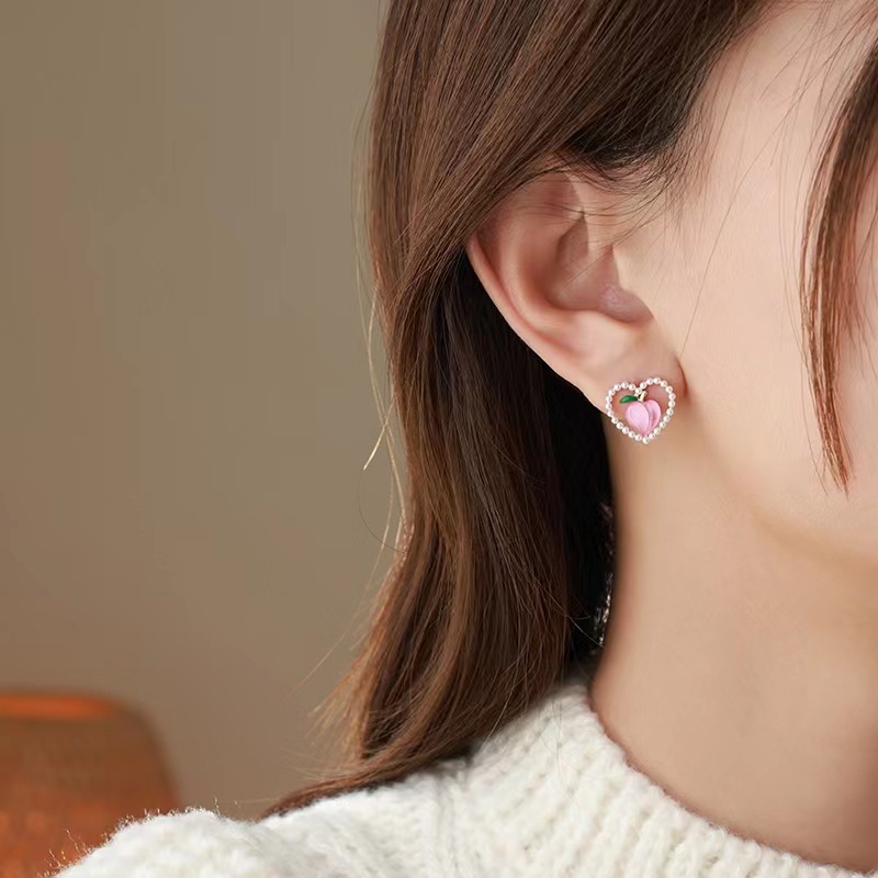 Pink and tender peach heart-shaped earrings, a niche design for women, high-end stud earrings, a new style of elegant pearl earrings in 2025 Specification drawing