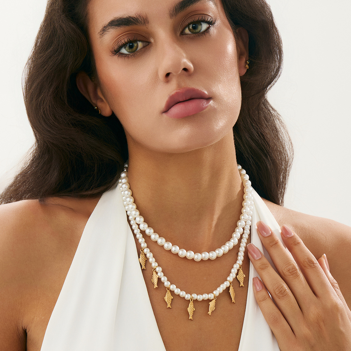 European and American cross-border jewelry, fashionable and light luxury style, imitation pearl beaded necklace, ins sweet girl little fish pendant, collarbone chain full figure