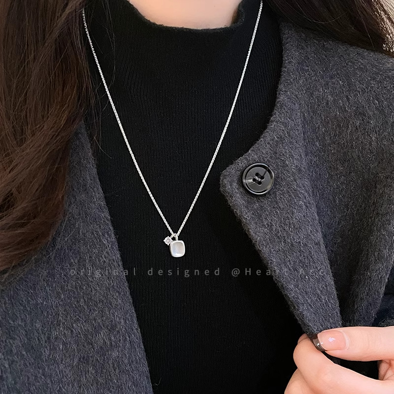 Textured brushed square sugar zircon metal pendant necklace, a unique, fashionable and versatile necklace for women, sweater chain details Picture