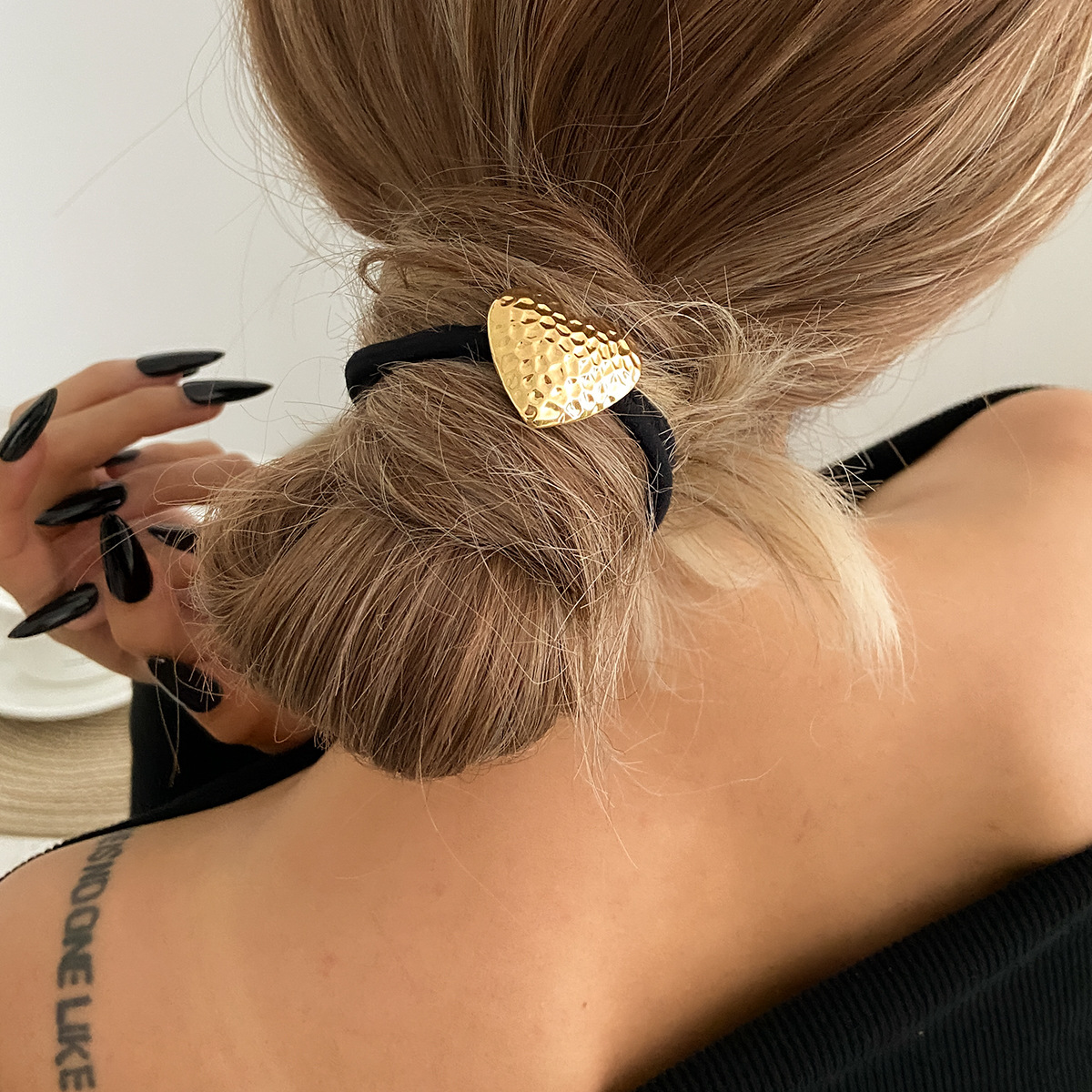 European and American cross-border jewelry, high-end heart-shaped pendants, headwear, geometric irregular, niche and elegant hair accessories, headbands, hair ties details Picture