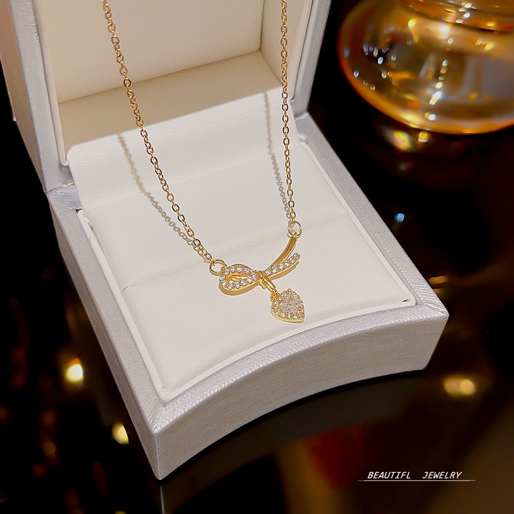 Sweet heart-shaped necklace pendant, girlish heart, collarbone chain inset with zircon super sparkling necklace, trendy and niche new accessory full figure