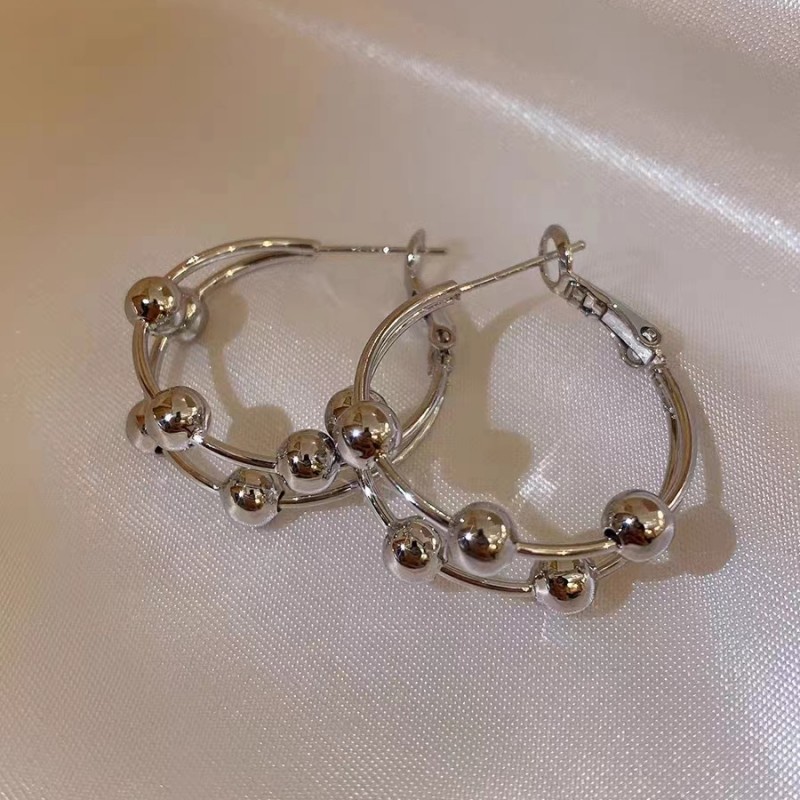 Exaggerated and individualistic trend small ear rings and stud earrings for women, new versatile, light luxury, niche and high-end design earrings from Japan and South Korea full figure