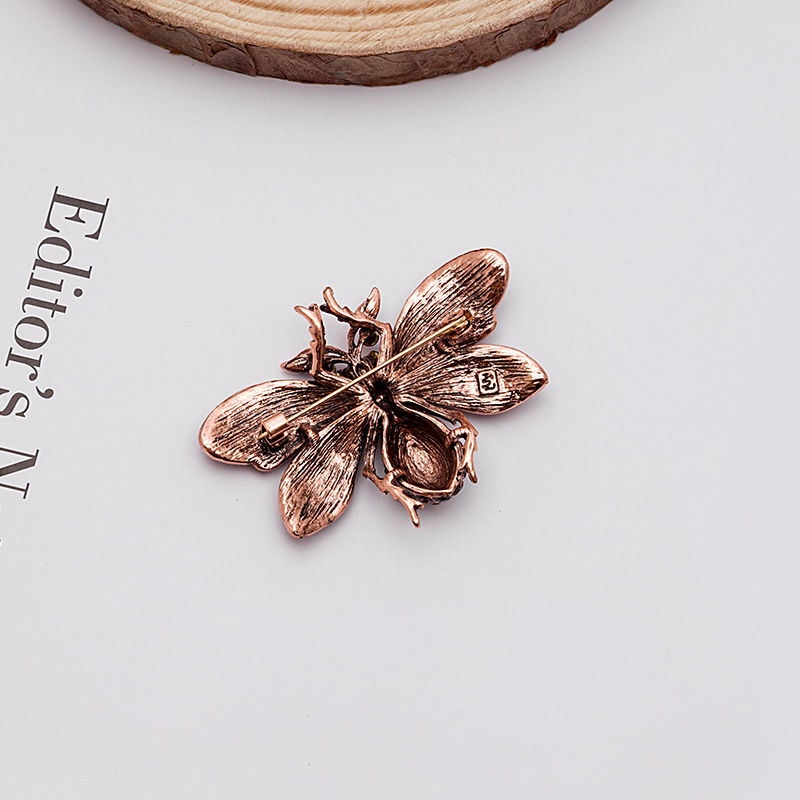 European and American cross-border creative colored diamond insect brooch, retro oil drip and diamond enamel bee and butterfly brooch and brooch accessory Item Picture