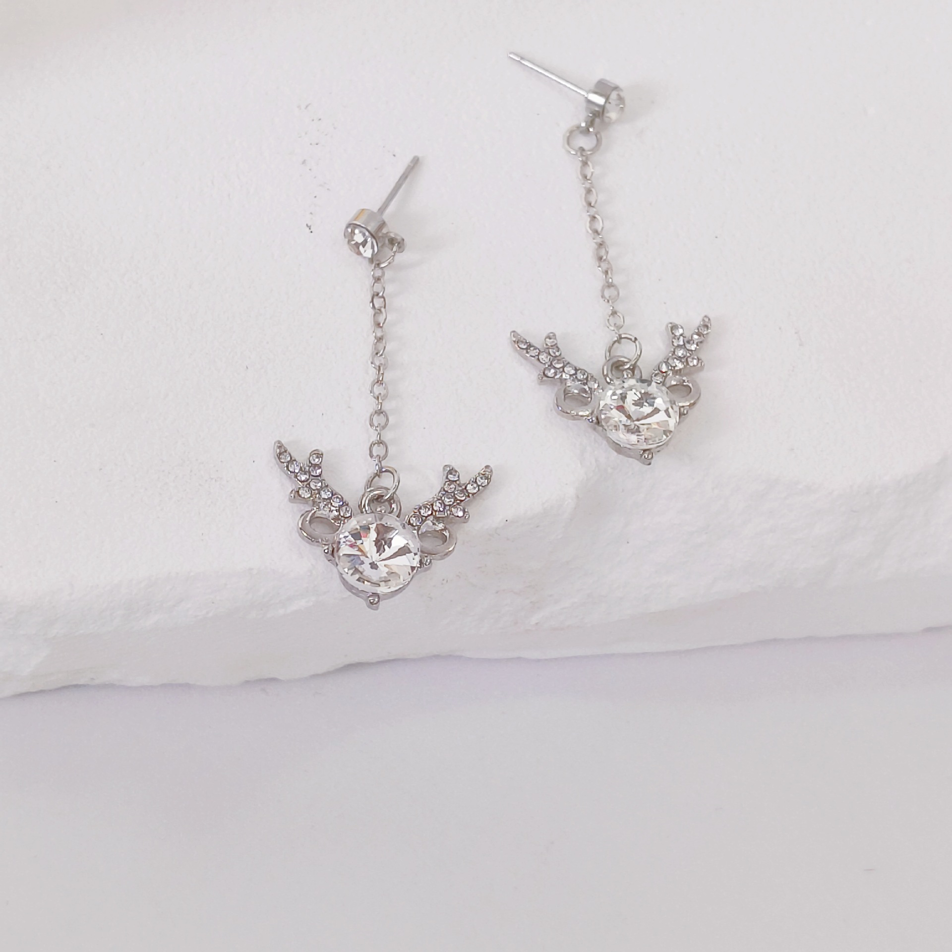 European and American cross-border angel Zircon tassel stud earrings for women, ins trend, light luxury, high-end, versatile and fashionable earrings and earrings Application Scenario