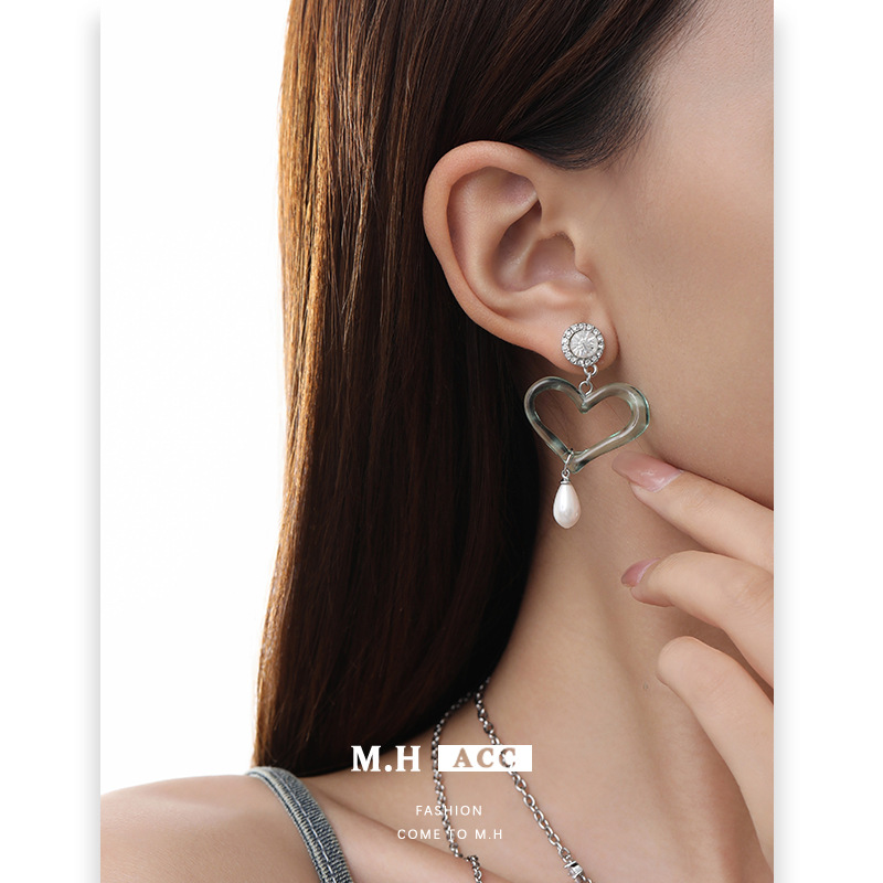 Original mint green heart-shaped versatile earrings, summer high-end feel, 925 silver needle stud earrings, fresh and sweet girl-style earrings for women details Picture