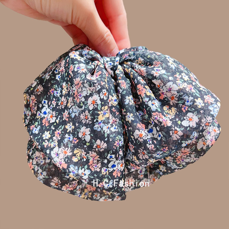 Korean sweet floral large bow clip for women, elegant and stylish ponytail clip, versatile hairpin for the back of the head Application Scenario