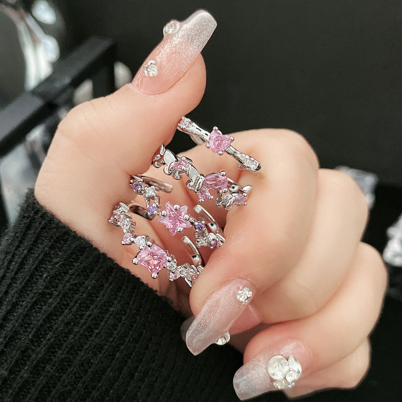 A niche heart-shaped star pink diamond light luxury ring with a touch of sophistication for women, sweet and cool. The butterfly color brightens the complexion and can adjust the ring trend full figure