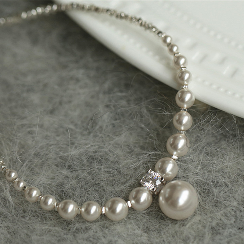 Pearl spliced silver necklace, zircon with a unique and elegant style, light luxury and niche collarbone chain design Application Scenario