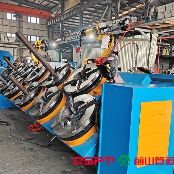 The intelligent robot pipe flange welding center features two robots and multiple chucks, ensuring continuous welding with extremely high efficiency Specification drawing