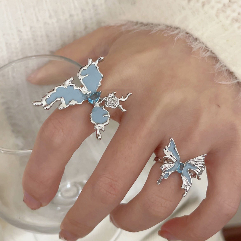 A new Korean version of a blue butterfly-shaped opening ring with resin enamel, a cold and luxurious fashion ring for women on Instagram Application Scenario