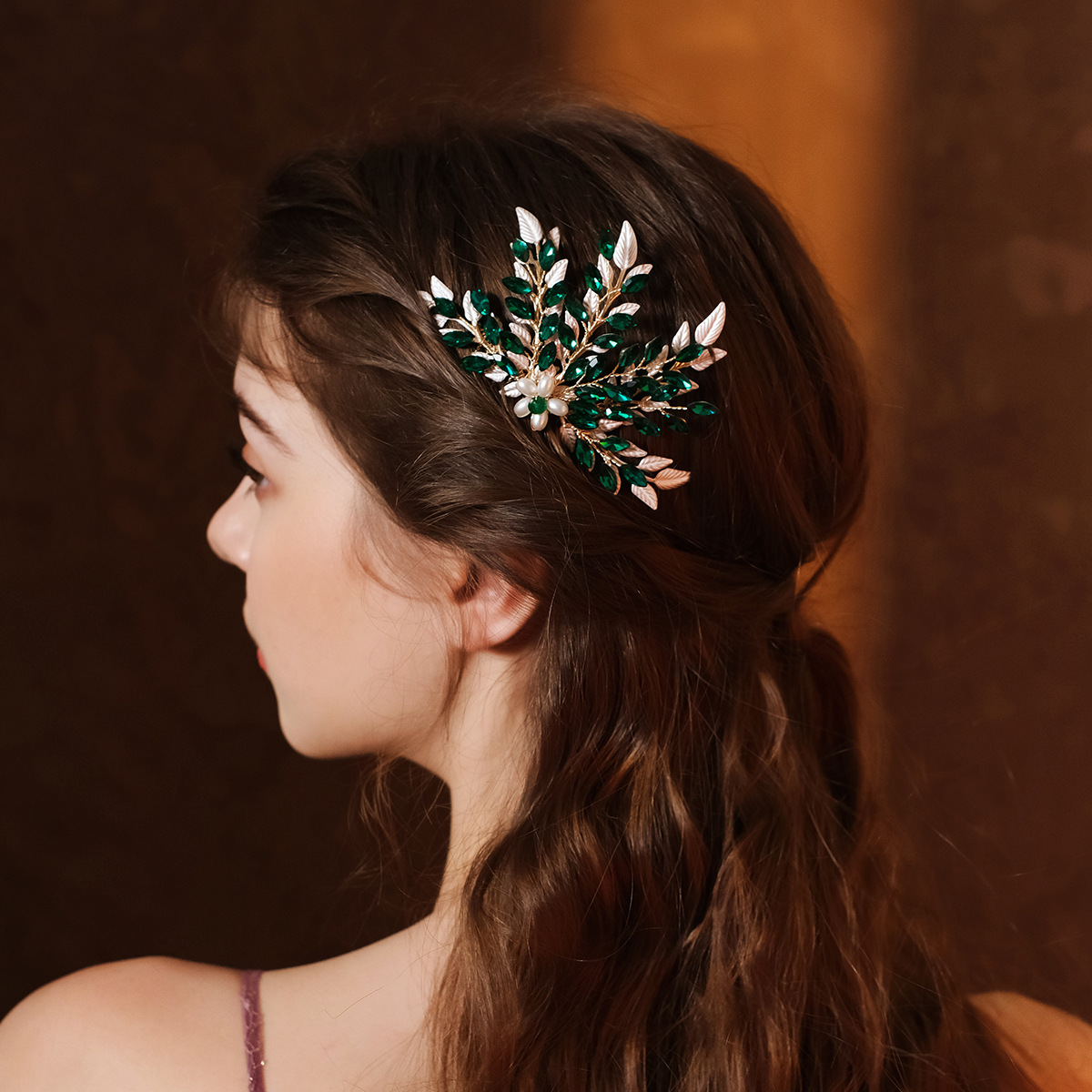 New Chinese-style retro bride's hair accessory, forest-themed alloy leaf hand-inserted comb, high-end green horse's eye water diamond comb full figure